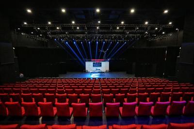杭州懷德藝術中心啟幕，經典話劇《驢得水》助陣，拓展演出及經紀業務